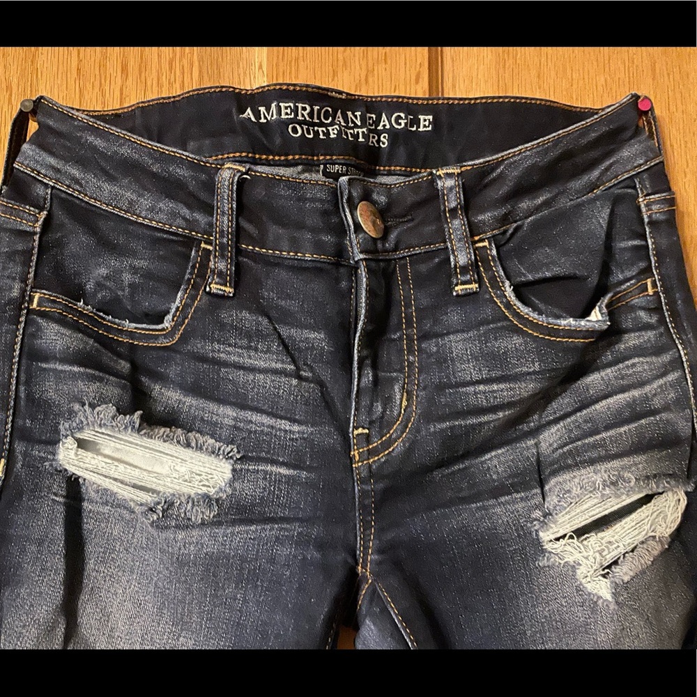American Eagle women’s dark wash distressed jeans size 6